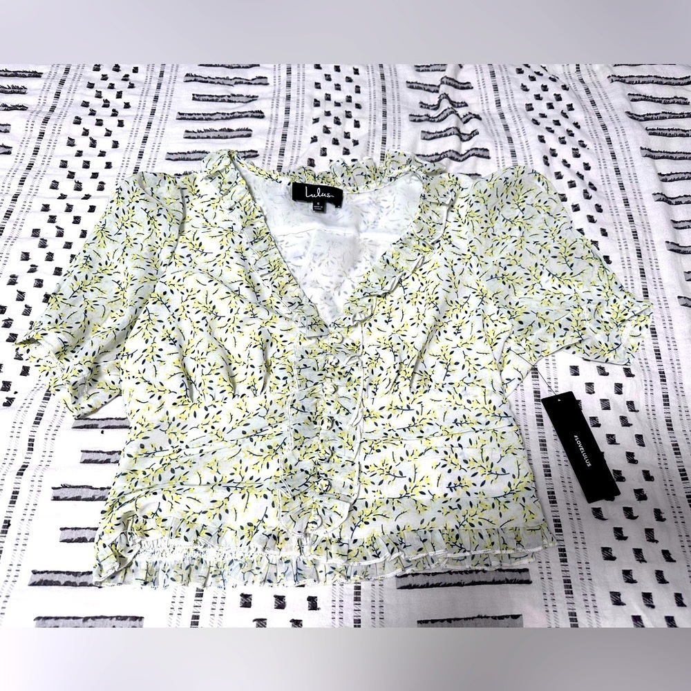 Lulu's Cropped Lemon Crop Top Size Small/SM